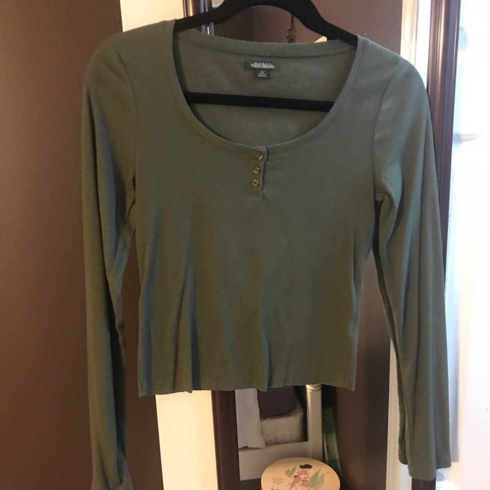 NWOT Wild fable green cropped long sleeve